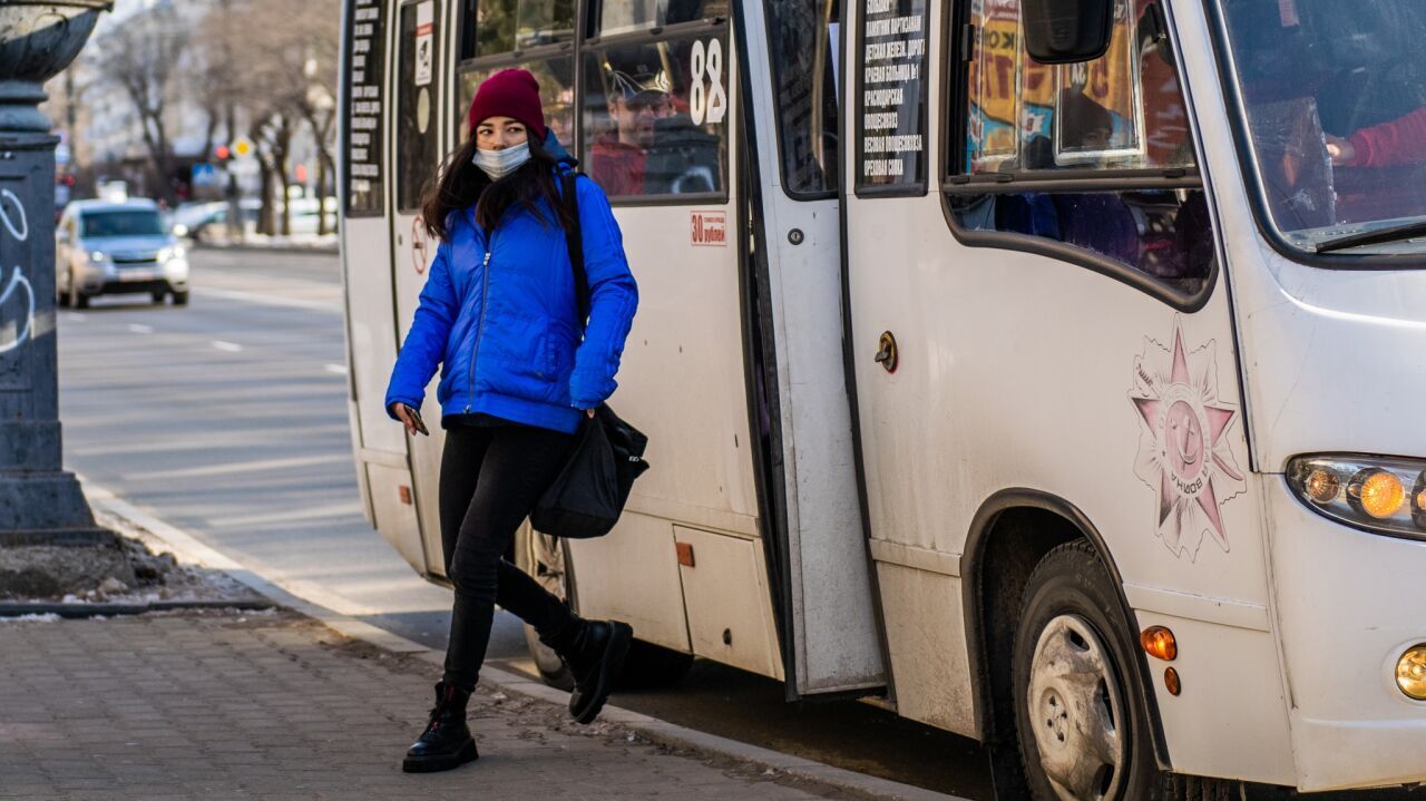 Автобусы пролетают мимо остановок от избытка пассажиров — Новости Хабаровска