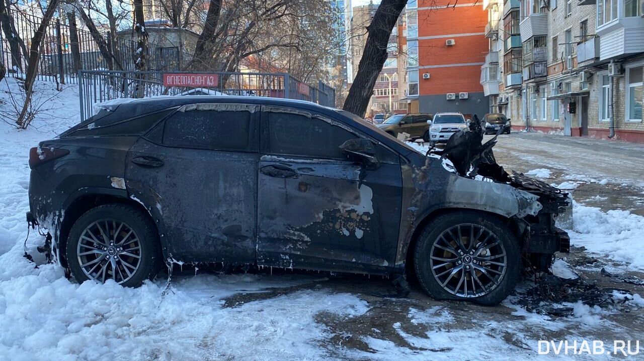 Lexus за пять миллионов сгорел на Уссурийском бульваре (ФОТО) — Новости  Хабаровска