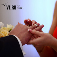 50 пар сыграли свадьбу в красивую дату во Владивостоке