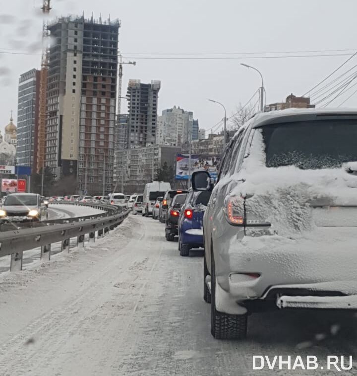 Пробки хабаровск. Пробки в Хабаровске сейчас. Пробки в Хабаровске фото. Пробка проспекта в Хабаровске.