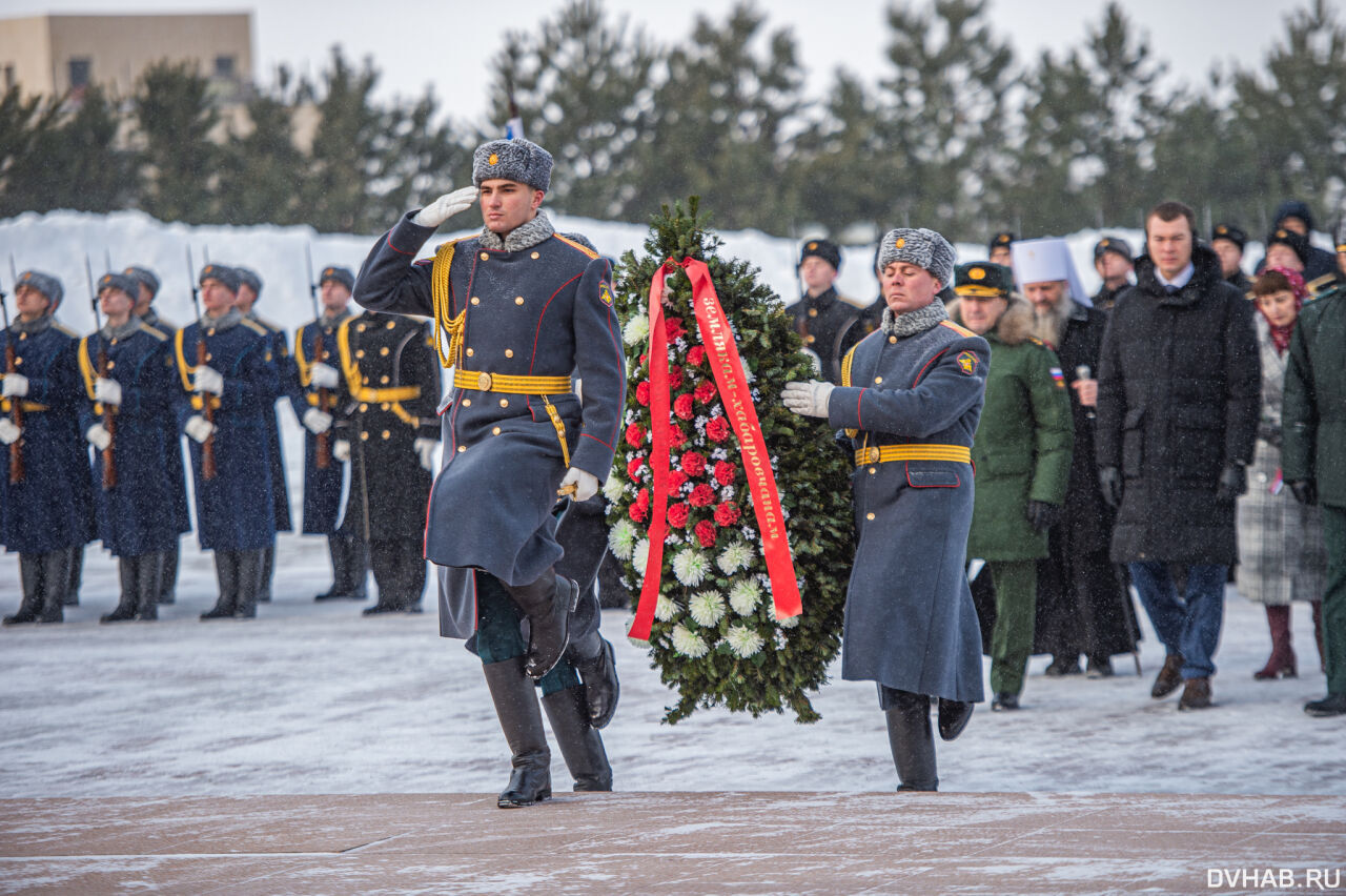 19 ноября войска. Возложение цветов в день защитника Отечества. День защитника Отечества Хабаровск. Возложение цветов Тюмень. Возложение цветов 23 февраля.