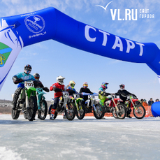 «Здесь по-другому ощущается скорость»: во Владивостоке провели второй этап городского Кубка по мотогонкам на льду 
