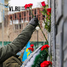 Во Владивостоке возложением цветов почтили подвиг псковских десантников, погибших в Чечне 