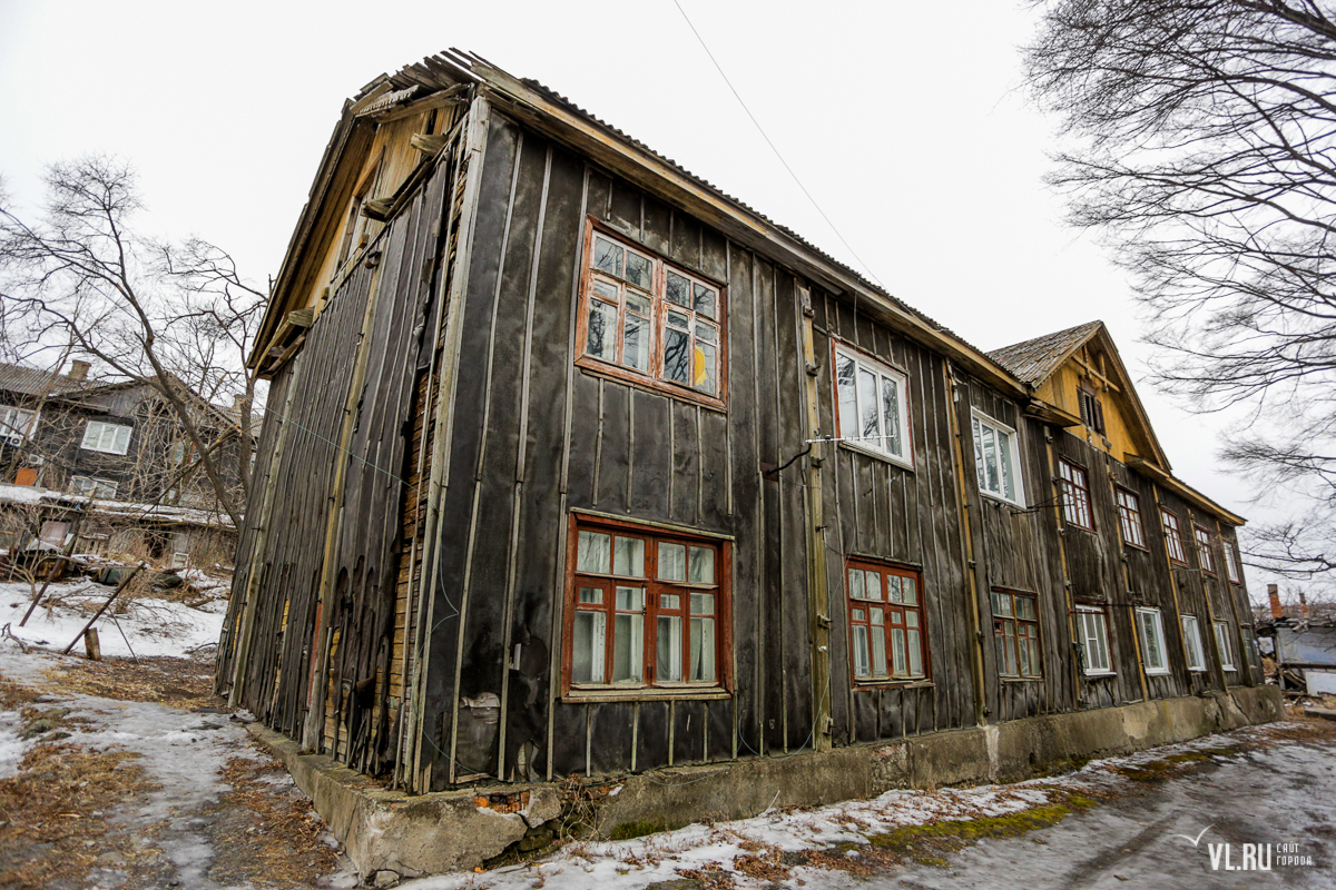 деревянный барак. мурманск бараки 2020. золотые бараки. золотые бараки. барак дом современный.