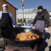 Местные повара предлагали купить и плов — newsvl.ru