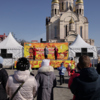 Сотни жителей Владивостока приехали в центр города в первый день Масленичной недели — newsvl.ru