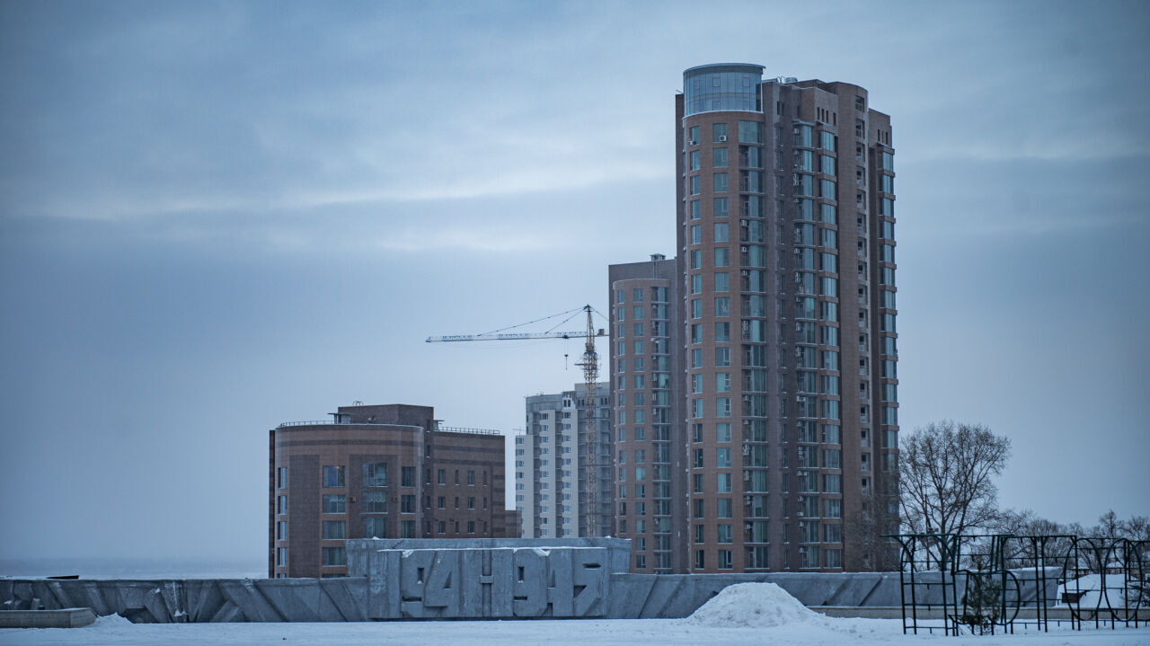 Недвижимость хабаровска. Рынок жилья Хабаровска. Массовое жилье Хабаровск. Открытка массовое жильё Хабаровск.