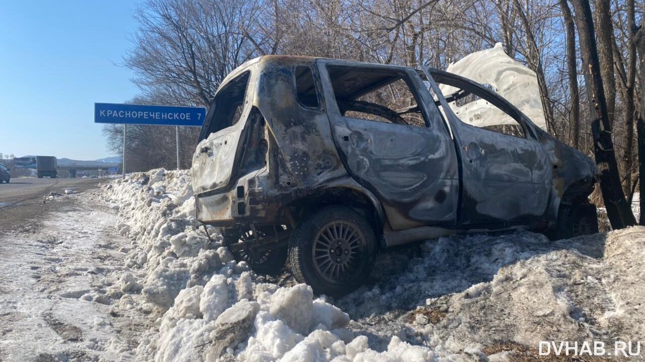 Ночная загадка: на обочине Владивостокского шоссе сгорел Daihatsu YRV  (ФОТО) — Новости Хабаровска