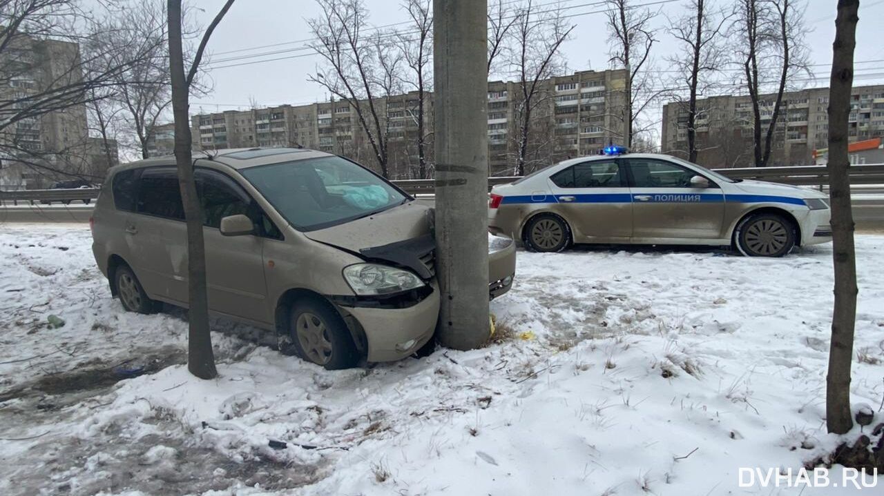 Умер в движении: водитель Toyota Ipsum скончался за рулем (ФОТО) — Новости  Хабаровска