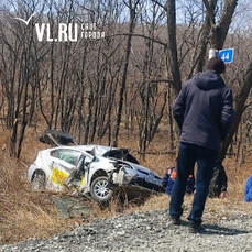 Автомобиль такси слетел с трассы Владивосток – Находка, водитель погиб 