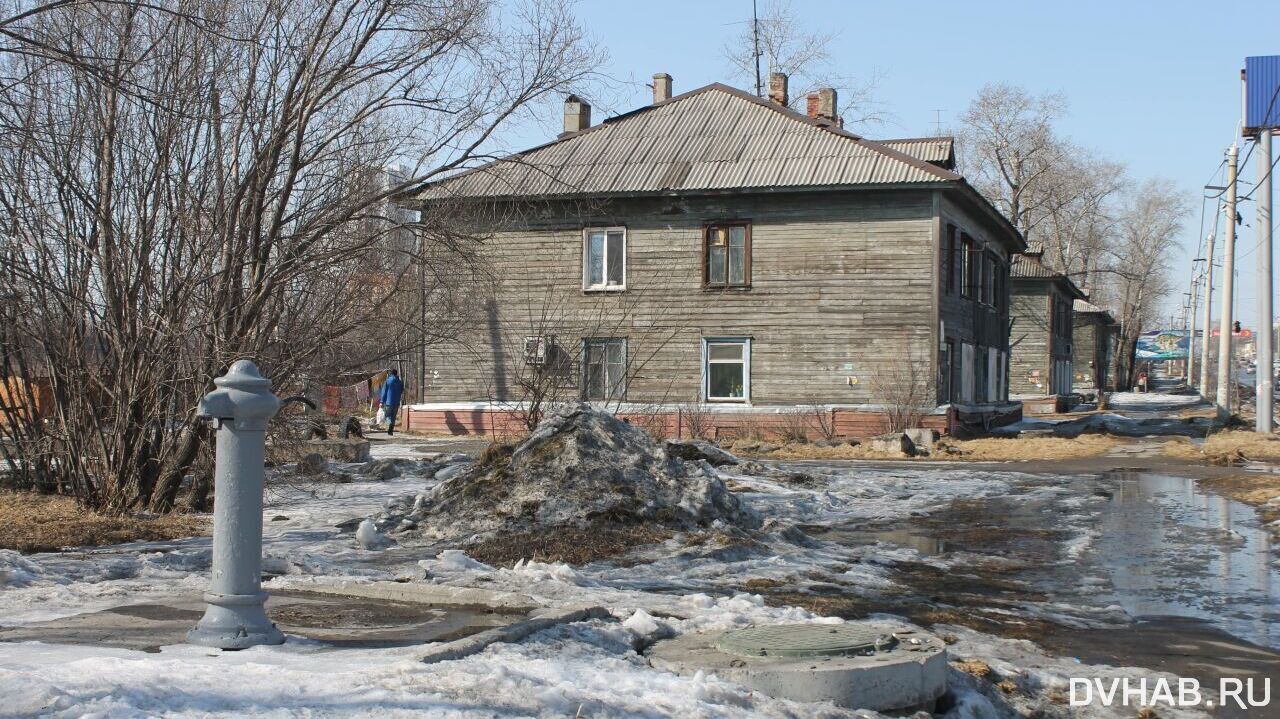 Хабаровчане из полусгоревшего жилья просят переселить их в барак — Новости  Хабаровска