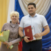 Максима Кильчевского с Днём учителя поздравляет бывший первый вице-мэр Ольга Козерацкая. Фото администрации Владивостока 2020 год — newsvl.ru
