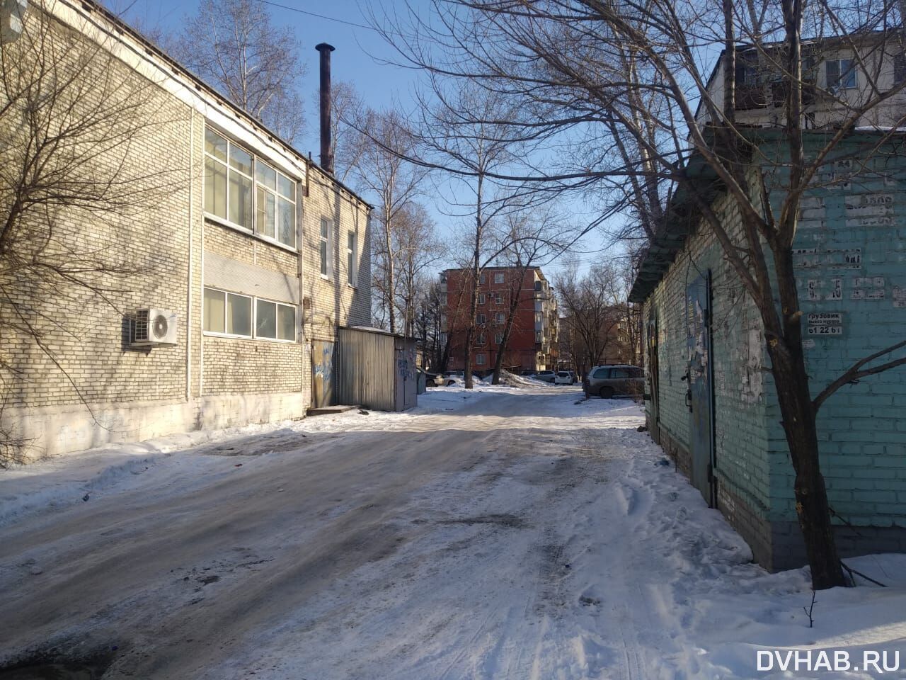 Трансформаторную будку в Хабаровске превратили в склад грязи (ФОТО) —  Новости Хабаровска