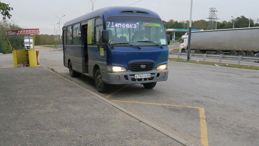 Едем лежа: никто не может справиться с автобусами в Хабаровске (ФОТО)