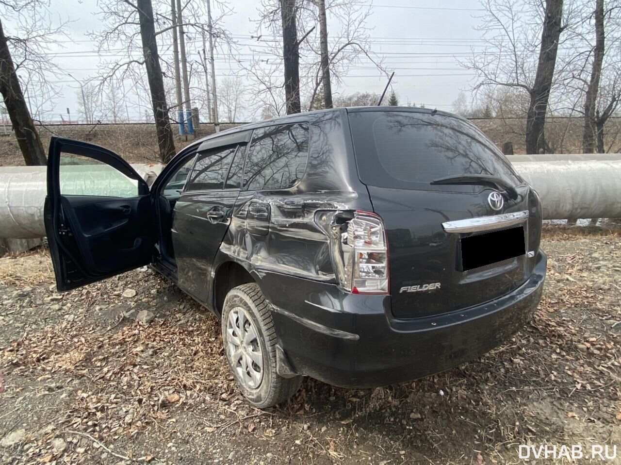 Автодетектив: универсал вылетел с дороги и врезался в теплотрассу (ФОТО) —  Новости Хабаровска