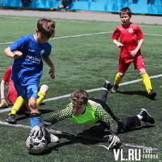 Во Владивостоке дети до 16 лет могут записаться на бесплатные занятия по футболу