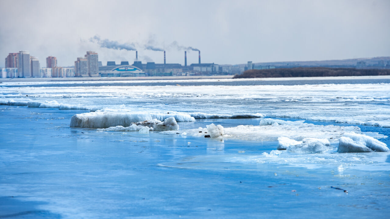 Падение льда и освобождение воды в объективе фотографа DVHAB.ru