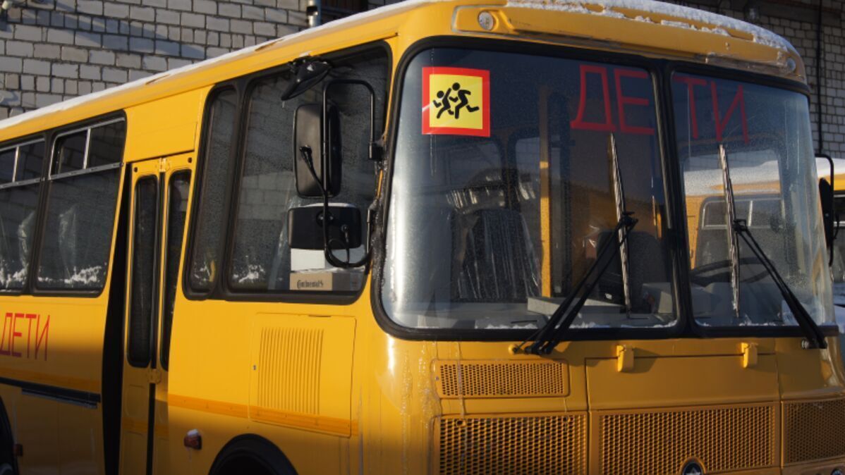 А пока пешком: школьники в Заветах Ильича поедут на автобусе к лету