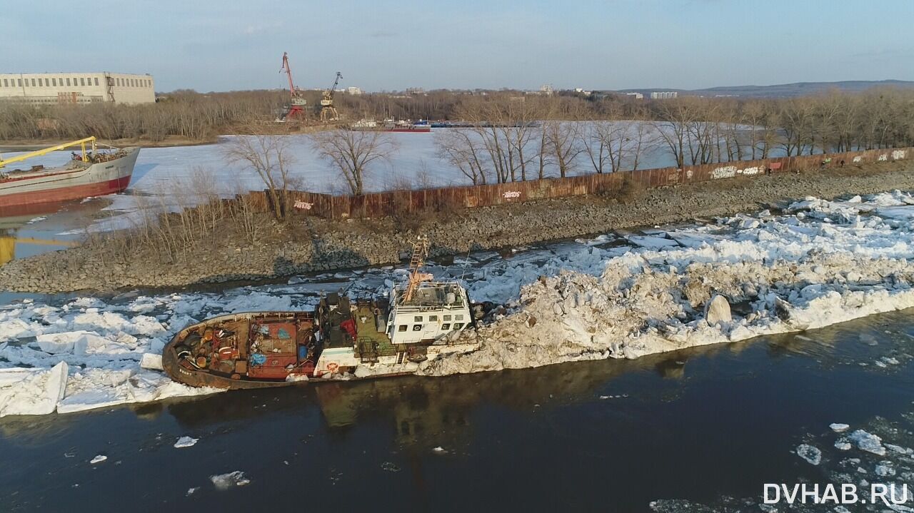 Поехали: три судна унесло ледоходом в Хабаровске (ФОТО; ВИДЕО; ОБНОВЛЕНИЕ)  — Новости Хабаровска