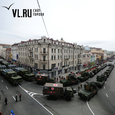 Первую репетицию парада Победы во Владивостоке перенесли — центр будет перекрыт завтра с 10 до 12 