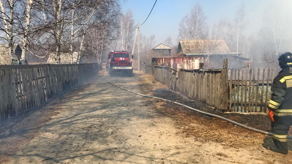 Лесные пожары угрожают 180 населенным пунктам края