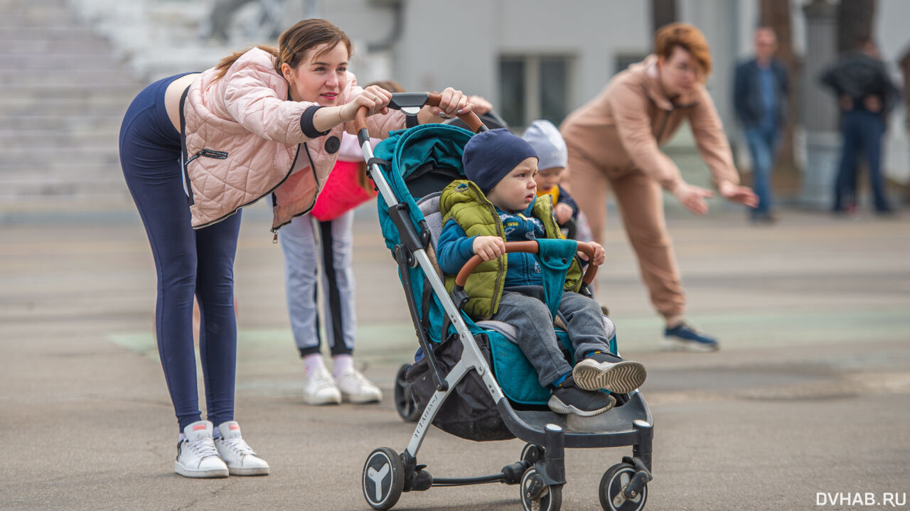 Массовая зарядка для мам с колясками прошла в Хабаровске (ФОТО; ВИДЕО)