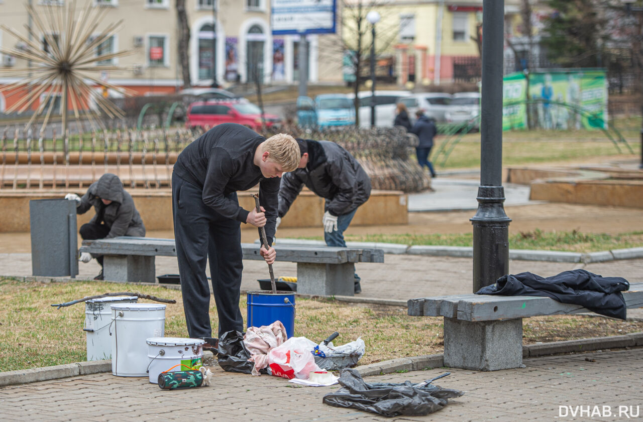 Жители Хабаровска массово вышли на уборку улиц и дорог города (ФОТО) —  Новости Хабаровска