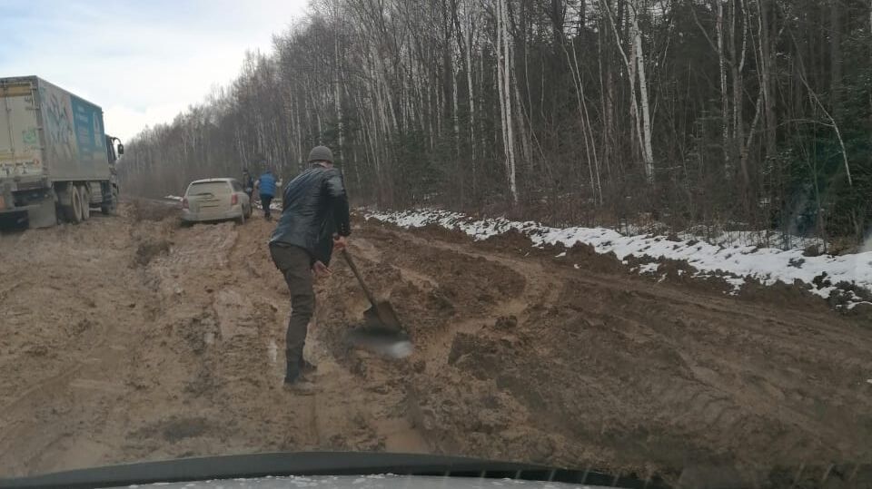 Трассу в Николаевск перемыло поднявшимся Амуром