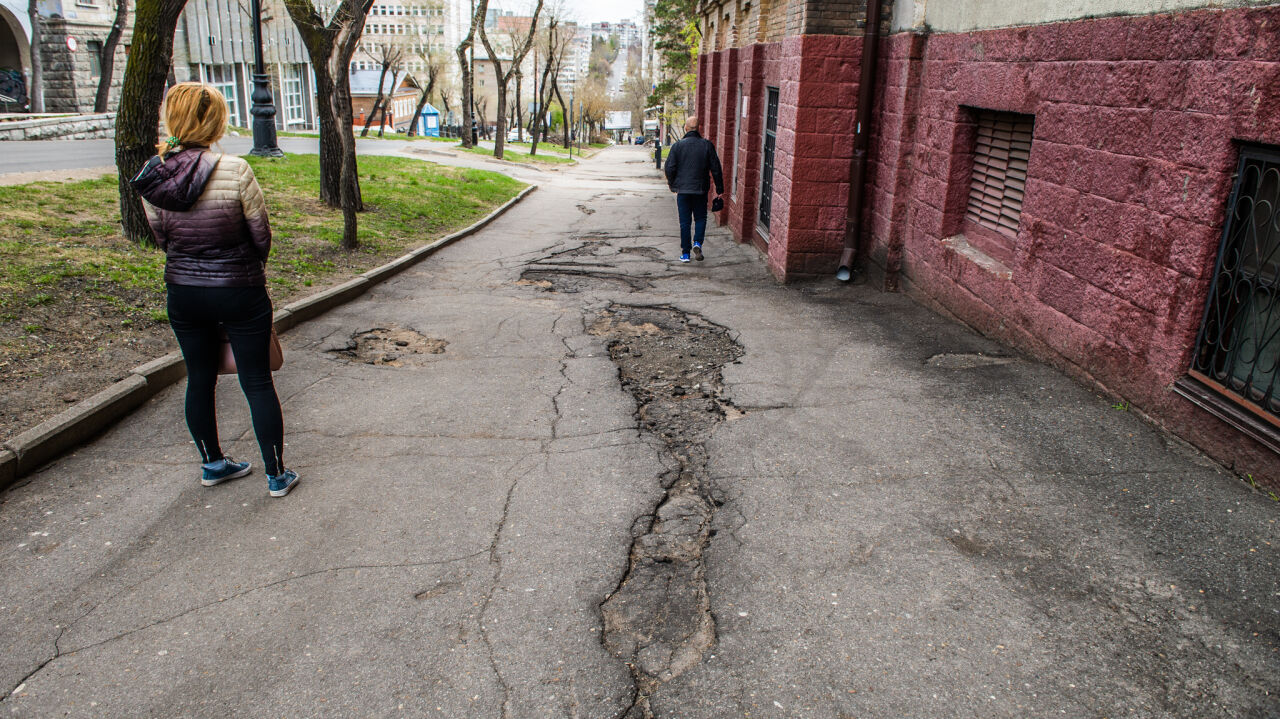 Разбитые тротуары на 