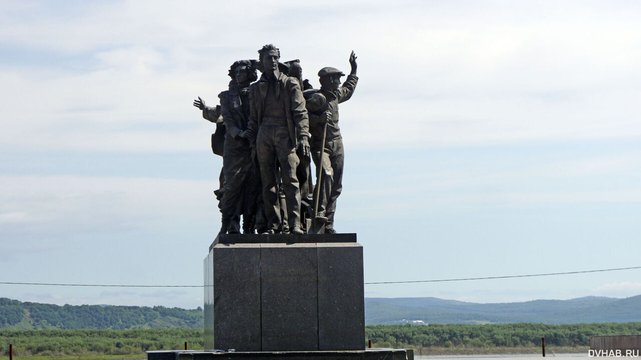 Погода в комсомольск на день. Рп5 Комсомольск-на-Амуре. Погода в Комсомольске-на-Амуре. Двхаб Комсомольске на Амуре. Памятник первопроходцу Комсомольск-на-Амуре рисунок.