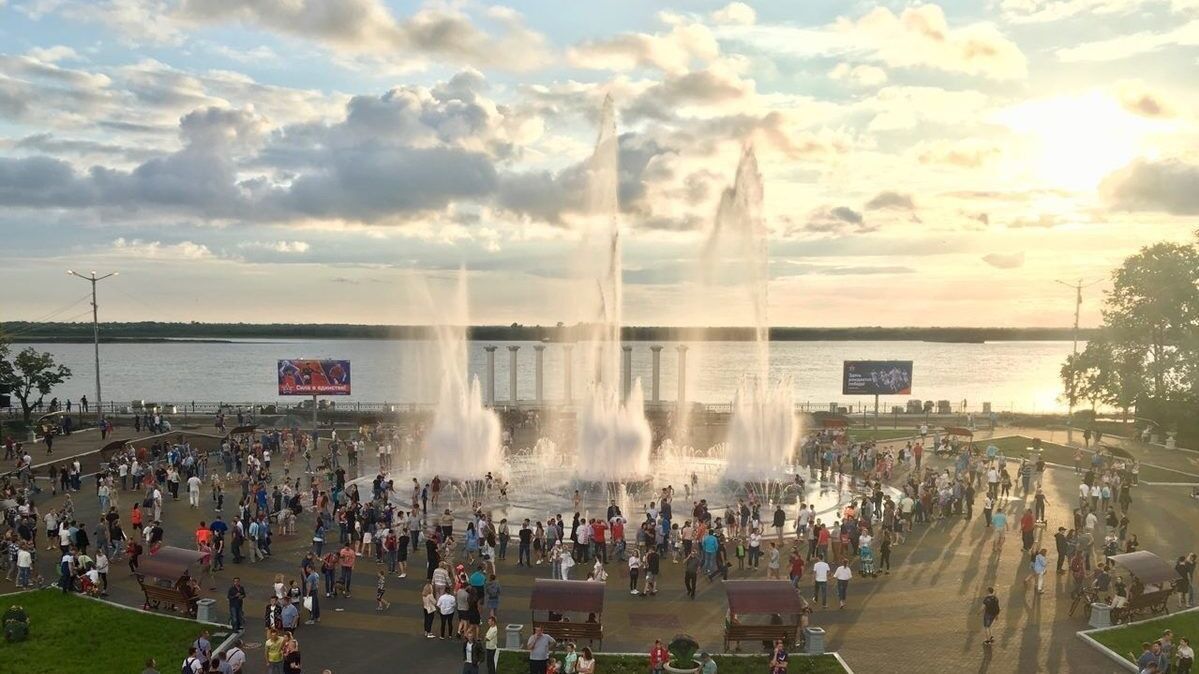 Пешеходный фонтан запустили в Хабаровске спустя год простоя (ГРАФИК)