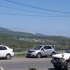 Во Владивостоке загорелся мусорный полигон на Холмистой 