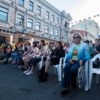 Для зрителей поставили стулья, чтобы наслаждаться музыкой можно было с комфортом — newsvl.ru