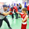 Перед выходом на ринг тренеры настраивают спортсменов — newsvl.ru