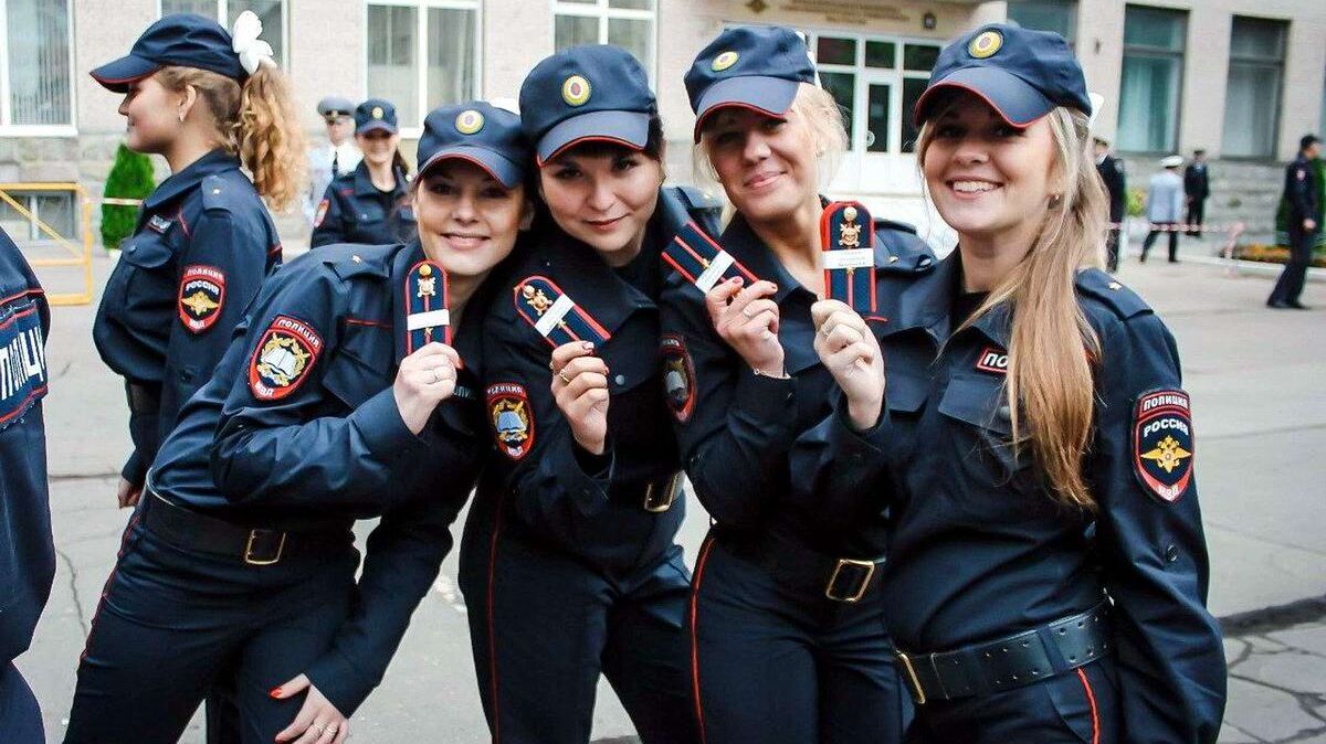 Russian police. Полиция. Полицейский ППС зарплата. Девушки полицейские на стадионе. Полиция фото в хорошем качестве.