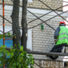 По сведениям Владимира Калинина, рабочие также начали демонтаж напольной декоративной плитки внутри здания — newsvl.ru