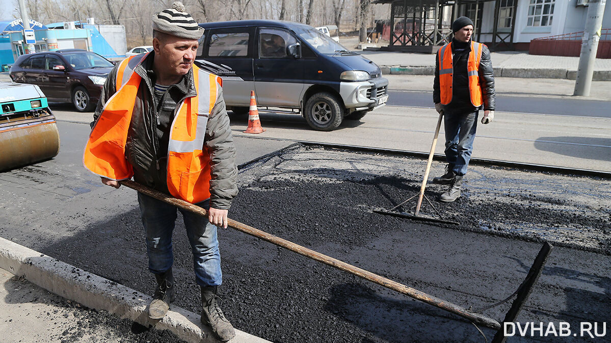 Скандальный ремонт дороги резко завершила мэрия Хабаровска