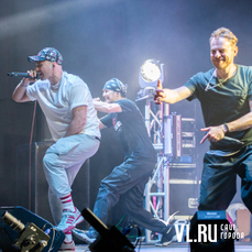 «Каста» под открытым небом: легендарная хип-хоп группа выступила во Владивостоке 