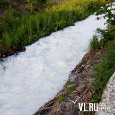 Вода во Второй речке побелела и пахнет мылом