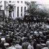 Владивостокцы слушают сообщение о начале войны, 23 июня 1941 года (фото из фондов музея им. Арсеньева) — newsvl.ru