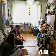 Во Владивостоке у семьи инвалидов забрали ребёнка из-за грязи и стойкого запаха в квартире 
