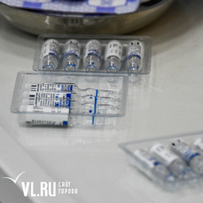 Не все жители Владивостока успевают привиться от коронавируса в мобильных пунктах из-за большого спроса и нехватки вакцины на местах