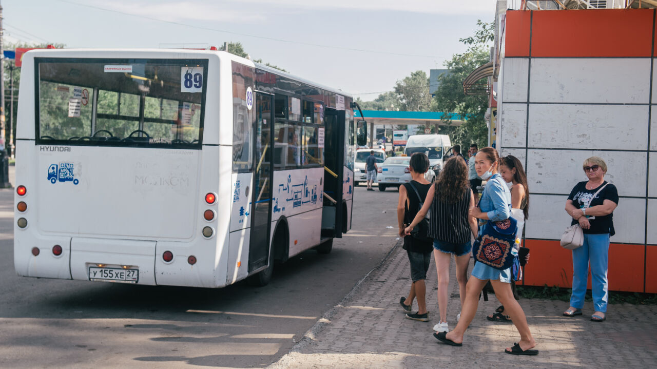 Терять сознание от жары начали хабаровчане в автобусах — Новости Хабаровска