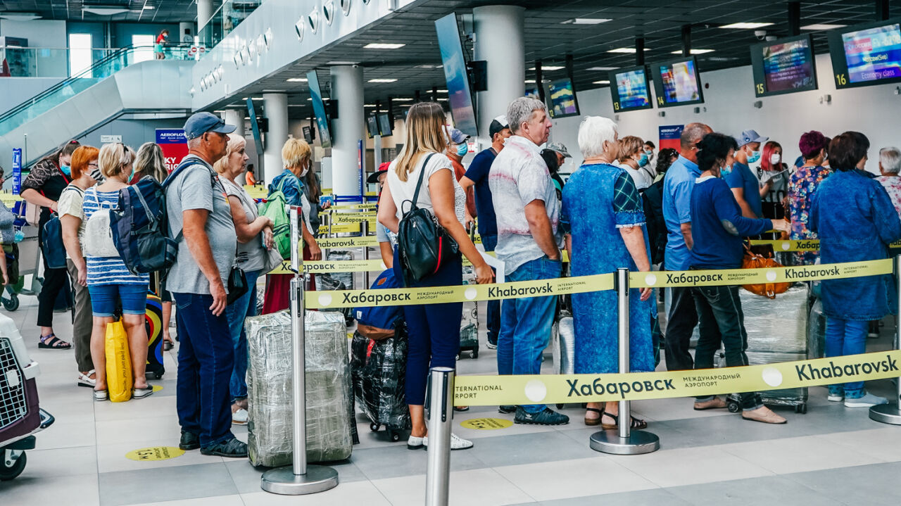 В аэропорту Хабаровска образуются километровые очереди (ФОТО)