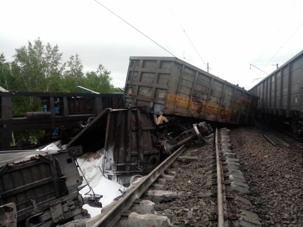 Забайкалье поезда. Талдан сход вагонов. Сход 34 вагонов ЗАБЖД. Сход вагонов в Забайкалье.