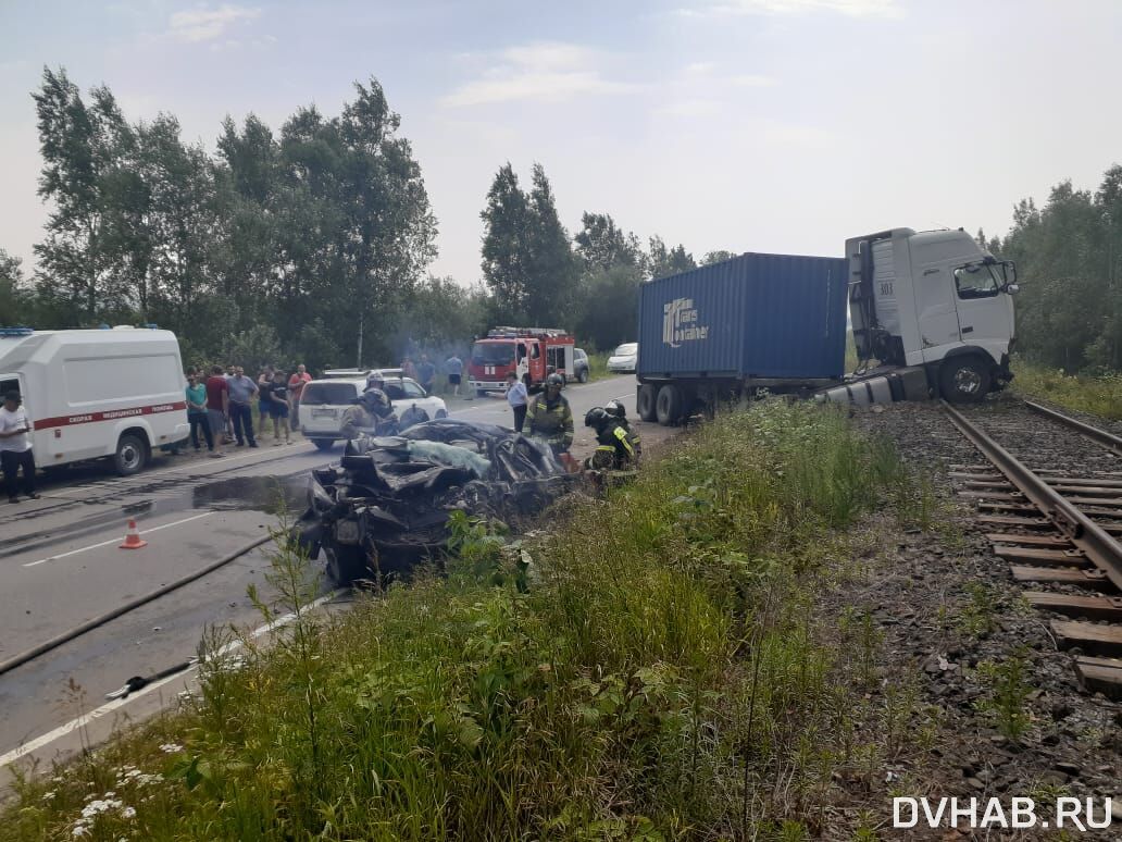 Приехали в грузовик: смертельное ДТП произошло под Амурском (ФОТО;  ОБНОВЛЕНИЕ) — Новости Хабаровска