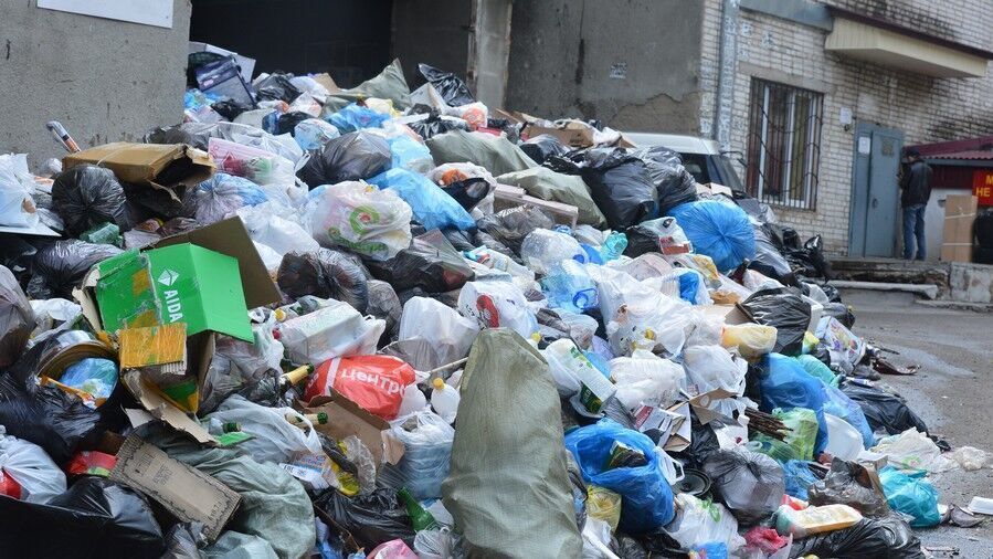 Свалку окровавленных бинтов и других медицинских отходов нашли в Хабаровске (ВИДЕО)
