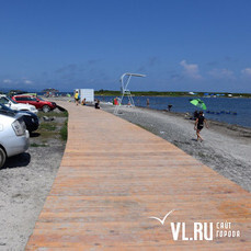 Водители перестали массово парковаться у моря на пляже Ахлёстышева после проверок 