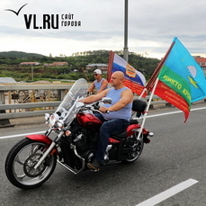 Во Владивостоке прошёл автопробег и митинг в честь Дня ВДВ 