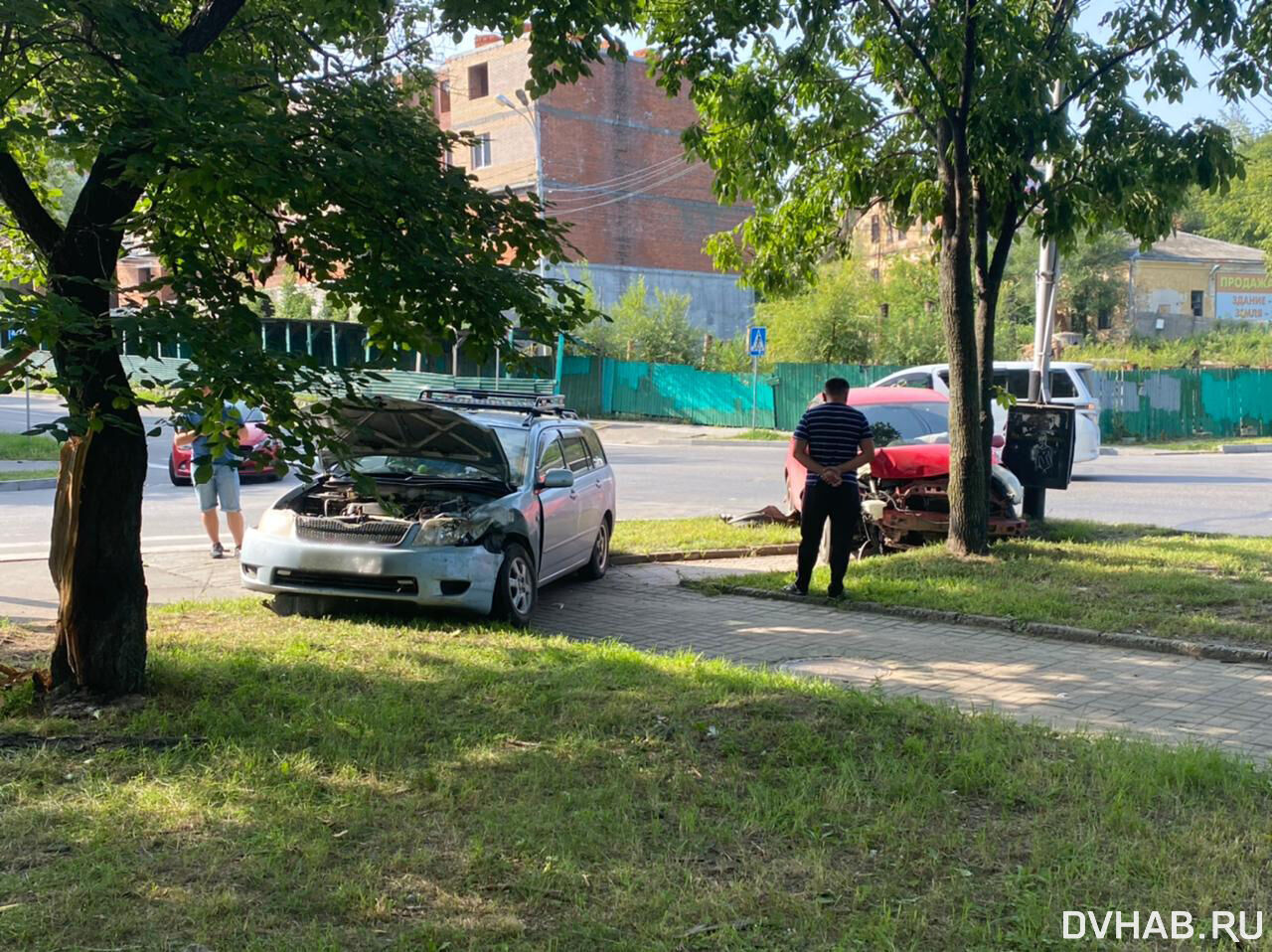 В спешке на работу разбил две машины на Амурском бульваре строитель (ФОТО)  — Новости Хабаровска